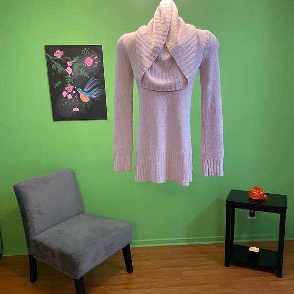 Pink Long Sleeve & Neck Sweater
Cafebrand - Casual Luxury - Picture 1 of 5